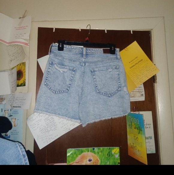 HOLLISTER ultra high rise jean shorts - Picture 3 of 5